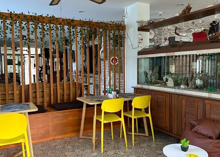 Baan Rosa Bangtao Beach